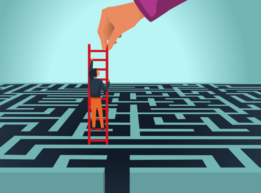 Eine Person steigt an einer Leiter, die von einer großen Hand gehalten wird, aus einem Labyrinth hinaus.